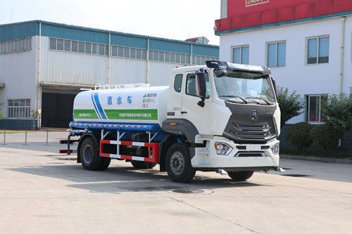 重汽豪沃豪噴霧灑水車