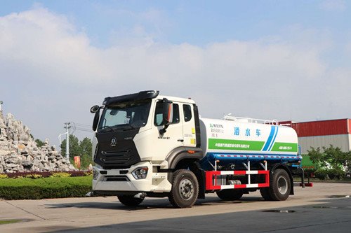 重汽豪沃豪噴霧灑水車
