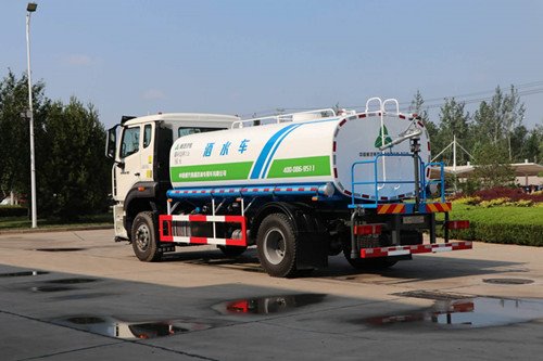 重汽豪沃豪噴霧灑水車