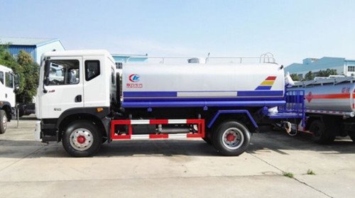 東風(fēng)系列D9噴霧灑水車