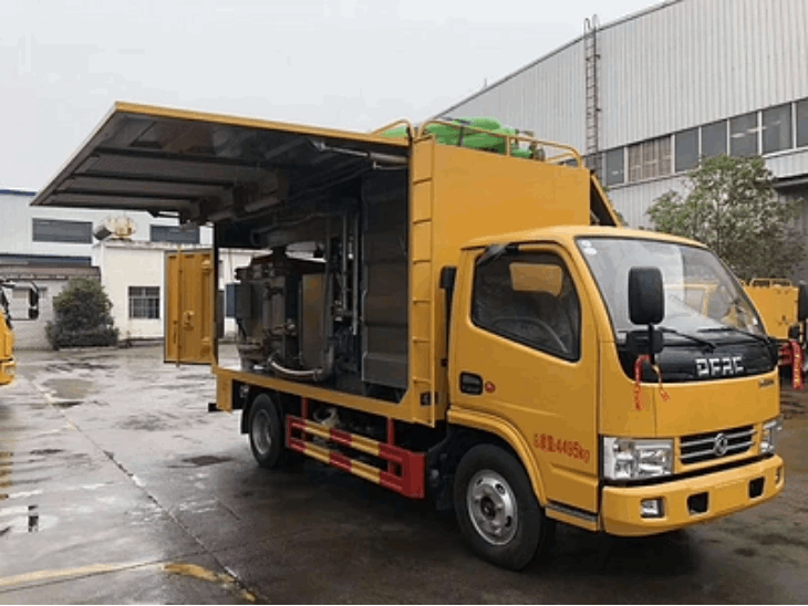 藍(lán)牌干濕分離污水凈化處理車(chē)