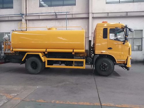 東風(fēng)專用底盤噴霧灑水車