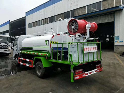 5噸東風(fēng)小多利卡灑水車(chē)