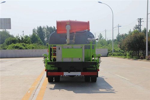 5噸東風(fēng)小多利卡灑水車(chē)