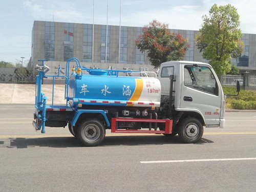 國(guó)六凱馬2方綠化噴灑車