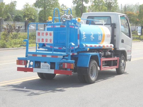 國(guó)六凱馬2方綠化噴灑車