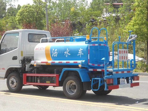 國(guó)六凱馬2方綠化噴灑車