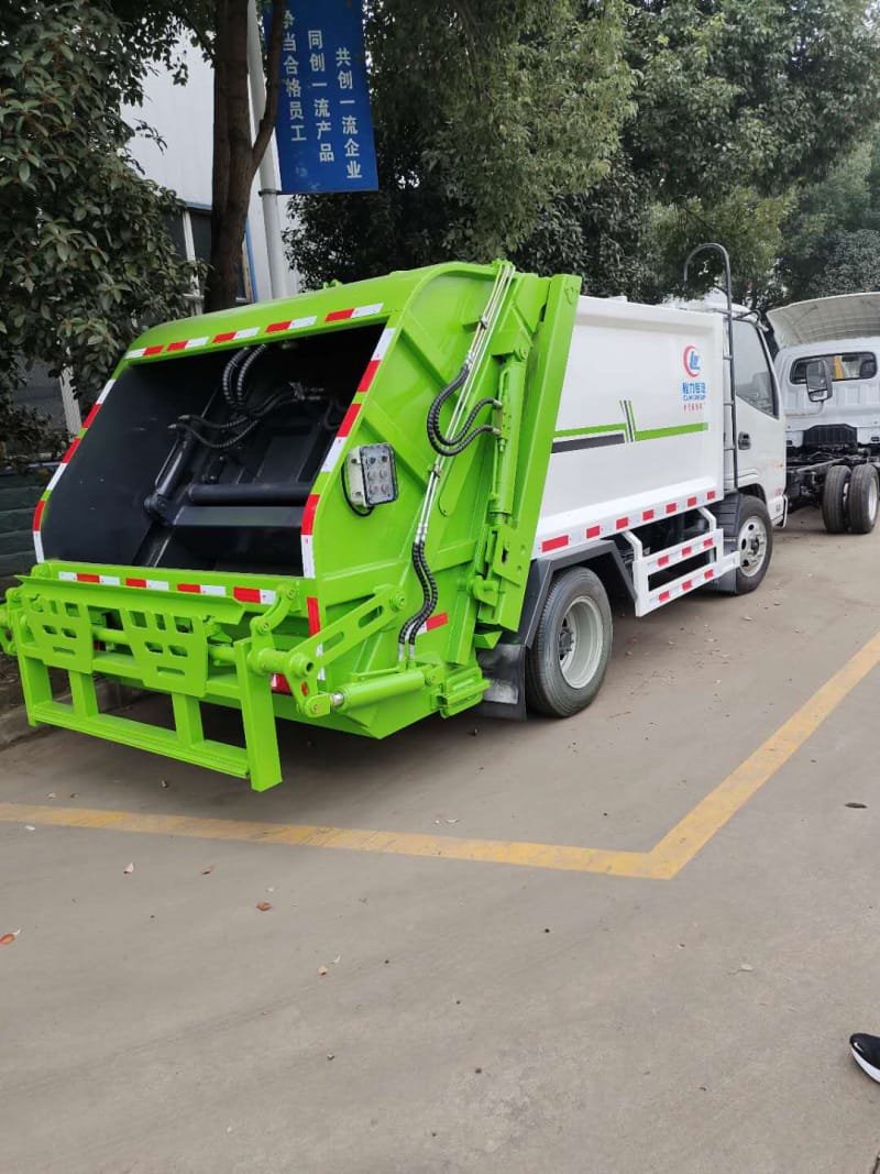 凱馬藍(lán)牌壓縮式垃圾車