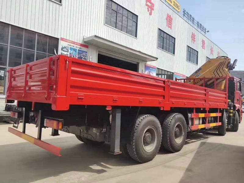 陜汽德龍前四后八國六三一隨車吊