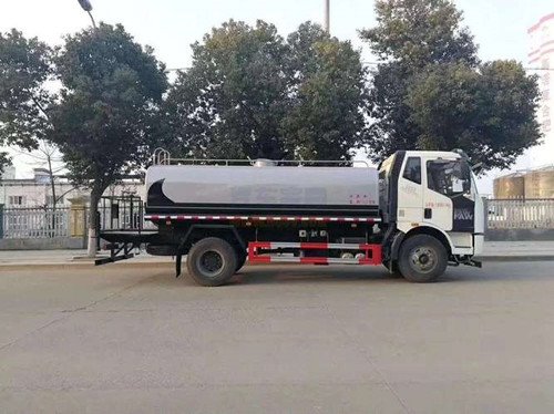 國六一汽解放多功能灑水車