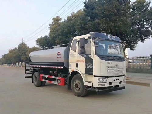 國六一汽解放多功能灑水車