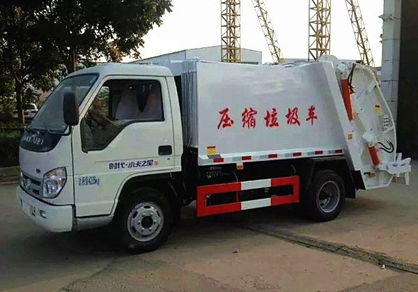 保護(hù)環(huán)境人人有責(zé)壓縮垃圾車首選