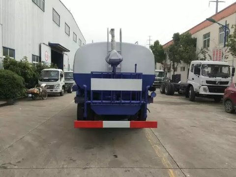 福田歐馬可系列新款駕駛室噴霧灑水車