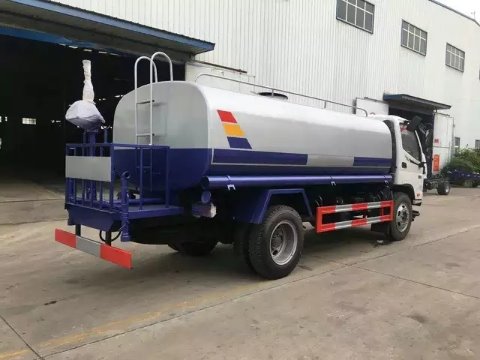 福田歐馬可系列新款駕駛室噴霧灑水車
