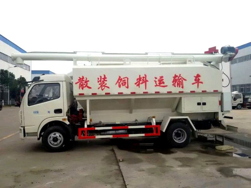 程力東風(fēng)多利卡散稱飼料運輸車