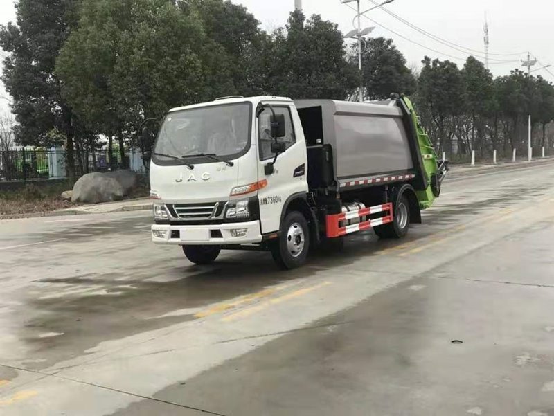 6方的壓縮垃圾車配置是什么樣的