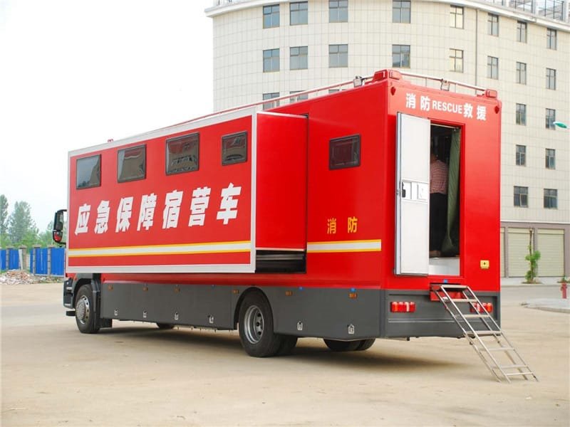 重汽汕德卡24人宿營(yíng)車湖北廠家直賣