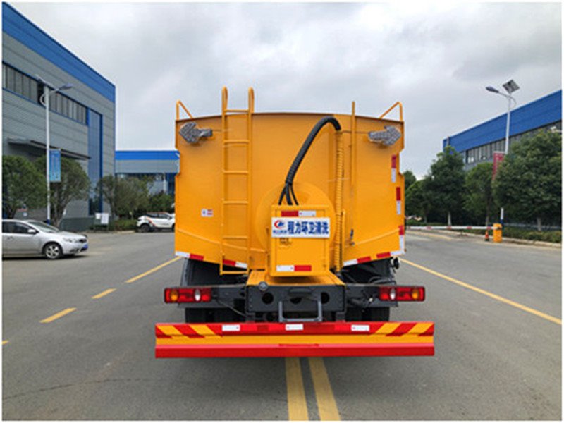 東風(fēng)天錦國六清洗車配備及圖片
