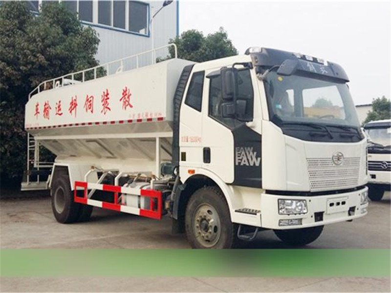 解放單橋20方飼料車價格20萬余元
