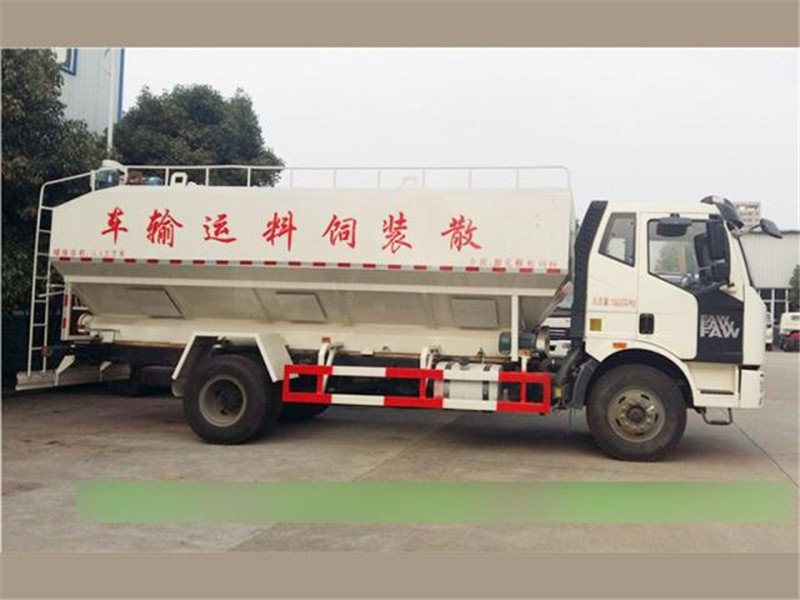 解放單橋20方飼料車價格20萬余元
