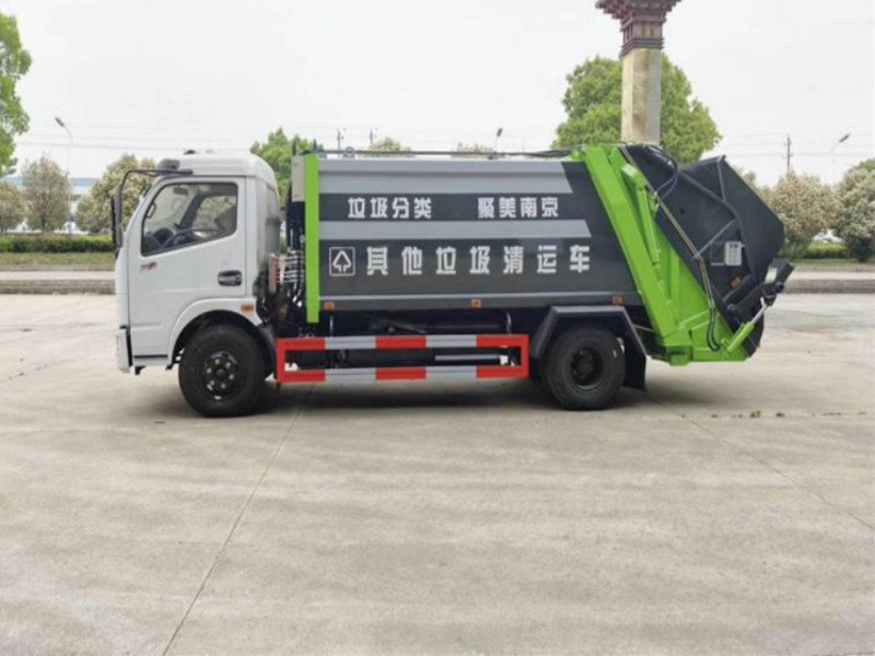 東風(fēng)凱普特國(guó)六壓縮式垃圾車(chē)發(fā)往南昌