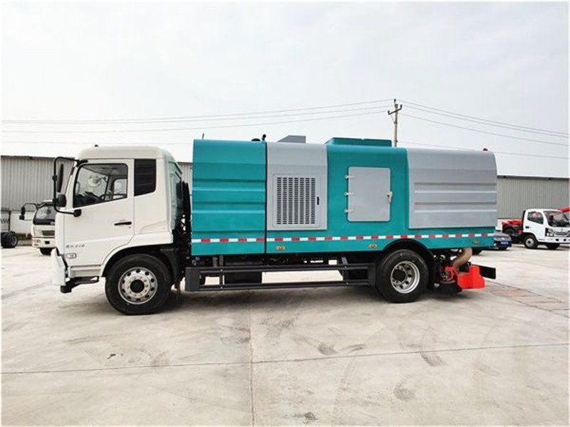 8方國(guó)六后置吸塵車東風(fēng)天錦4700mm軸距
