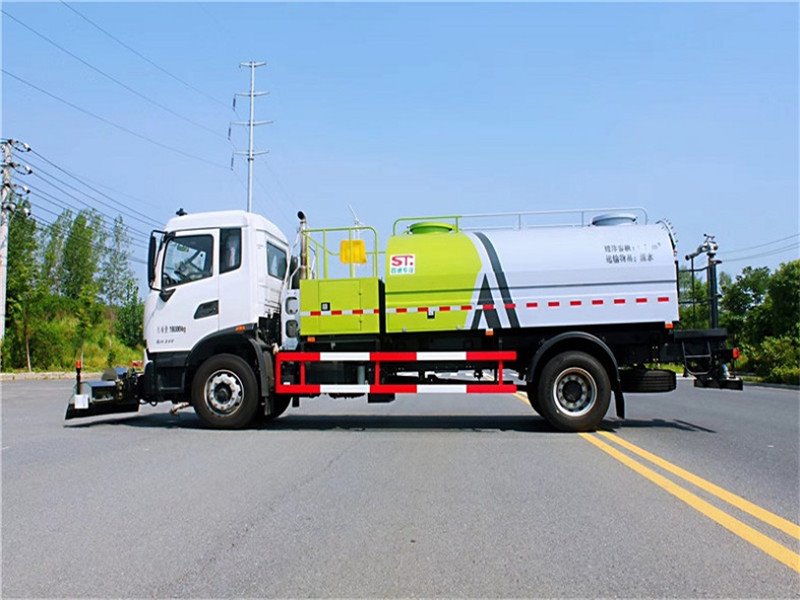 9方東風(fēng)天錦國六地面清洗車品質(zhì)爆好