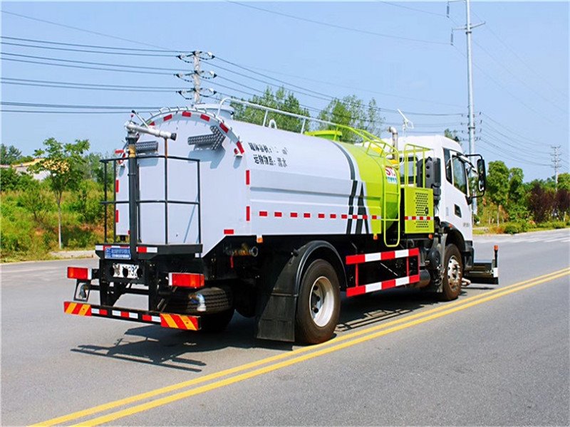 9方東風(fēng)天錦國六地面清洗車品質(zhì)爆好