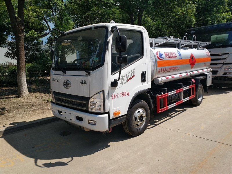 解放虎V加油車廠家現(xiàn)車底價(jià)售賣