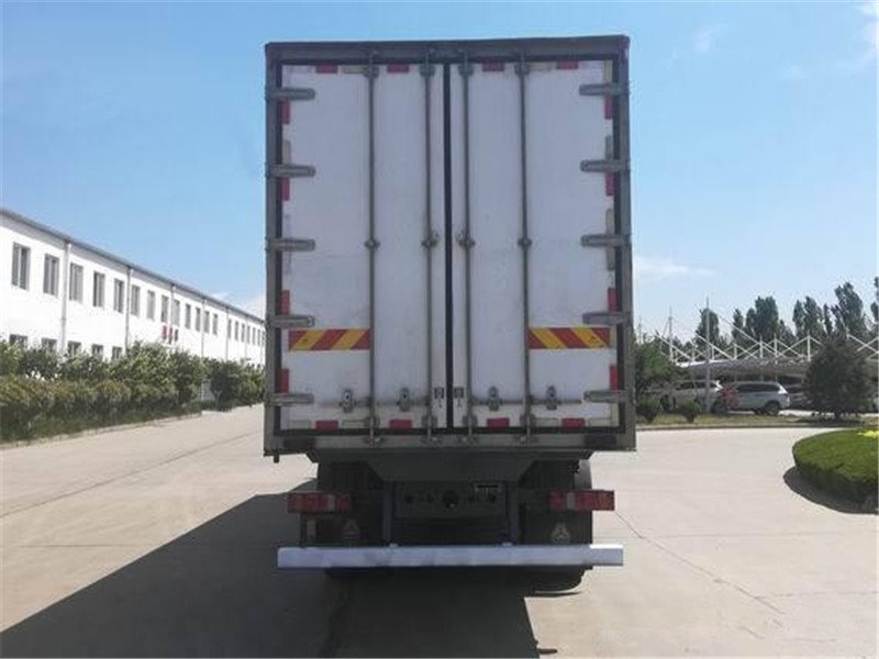 重汽汕德卡前四后八國六冷藏車直銷