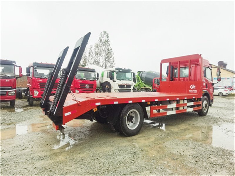 平板運(yùn)輸車(chē)解放龍V單橋配備