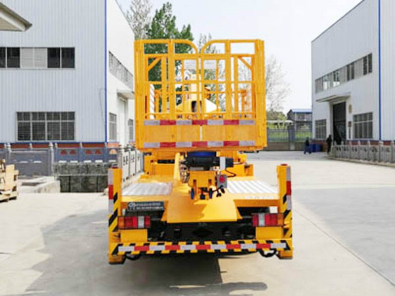 24米藍牌高空作業(yè)車360度旋轉(zhuǎn)
