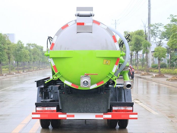 國六東風(fēng)小福瑞卡5方吸污車