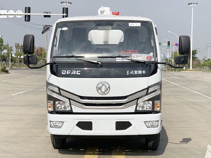 東風(fēng)小多利卡5方國六吸污車
