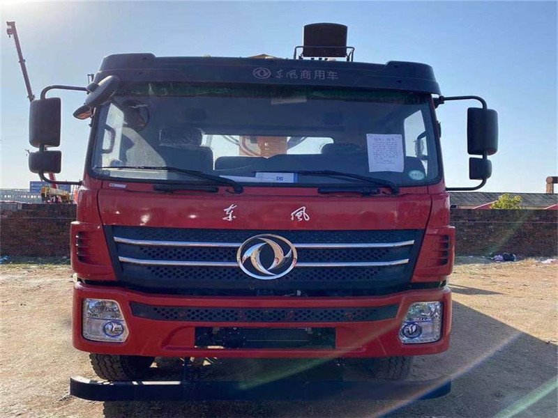 東風D17后八輪徐工M型隨車吊