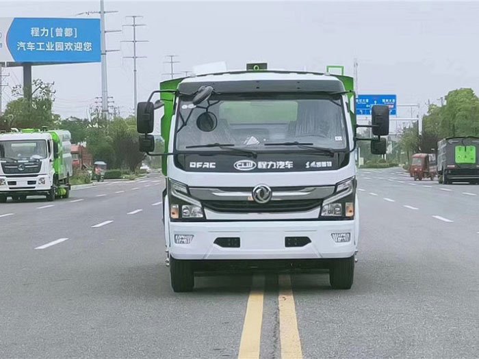 國六東風(fēng)大多利卡8方吸塵車-1.5水/6塵