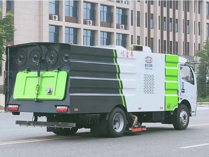 國六東風(fēng)大多利卡8方吸塵車-1.5水/6塵