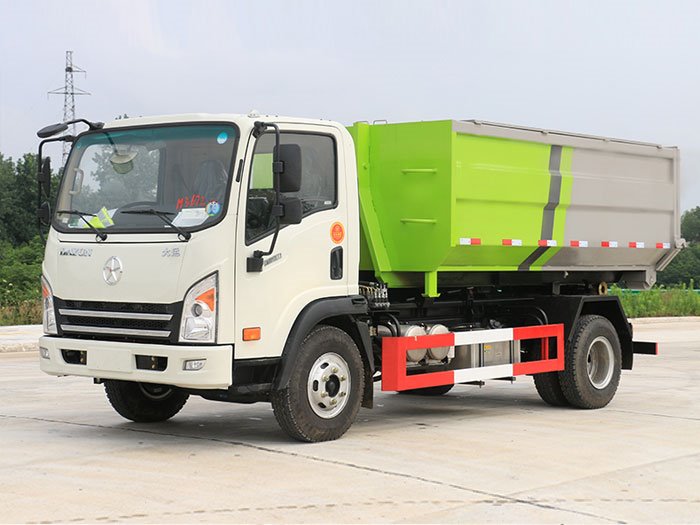 大運(yùn)6方套臂垃圾車國六藍(lán)牌