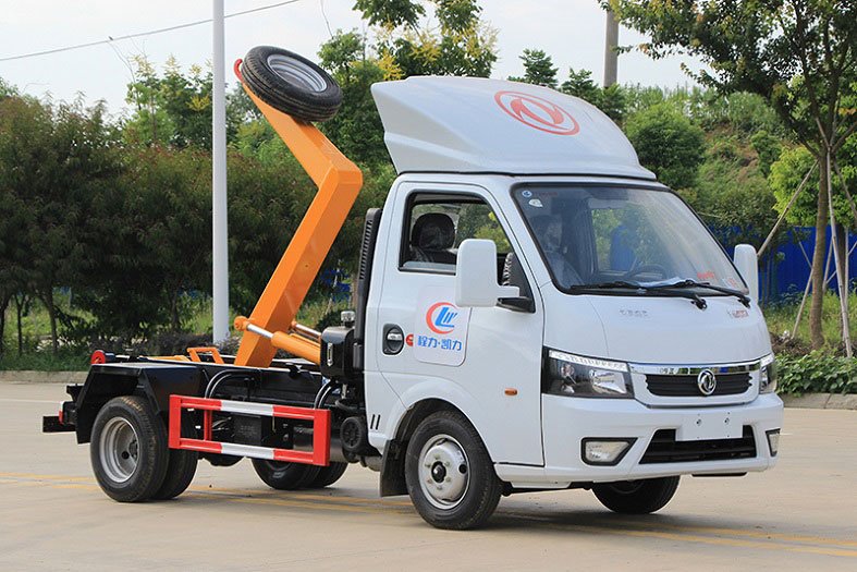 國六東風(fēng)途逸藍牌3方勾臂式垃圾車