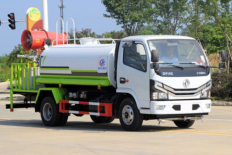 國(guó)六東風(fēng)小多利卡5噸噴霧灑水車(chē)