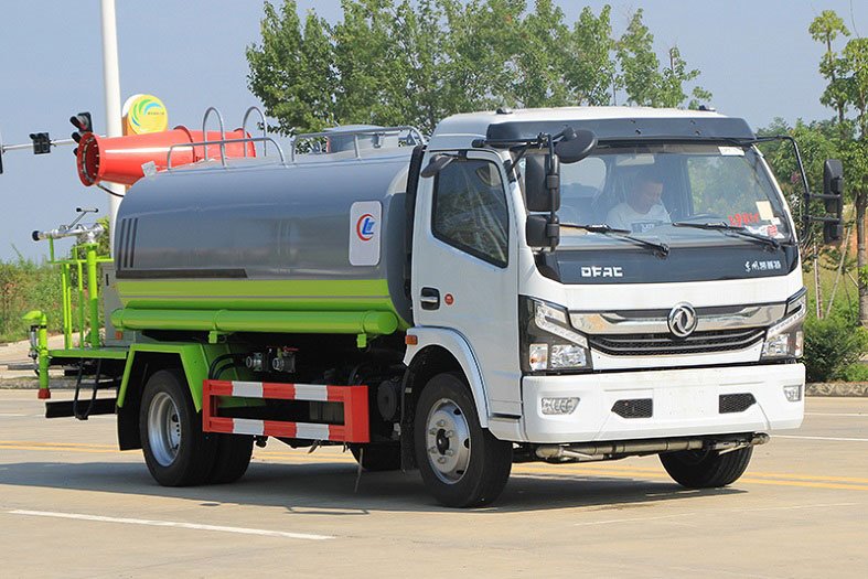國(guó)六東風(fēng)大多利卡9噸噴霧車(chē)