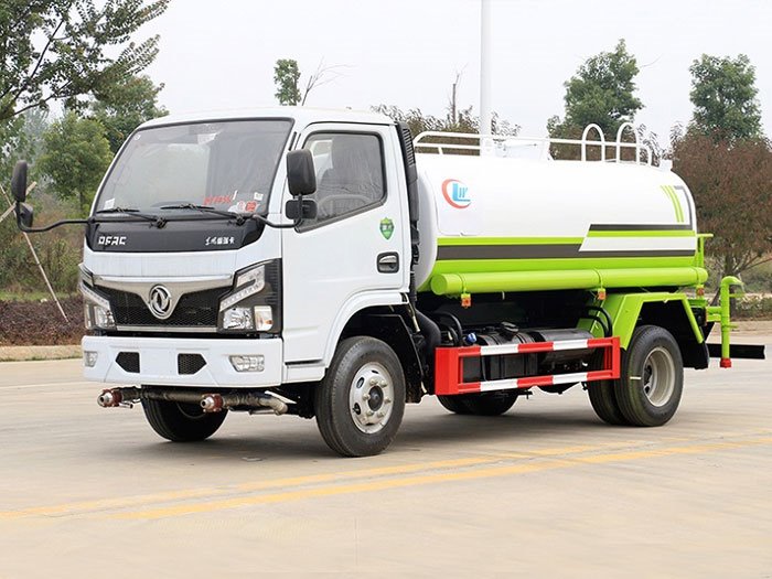 國(guó)六東風(fēng)小福瑞卡5噸灑水車