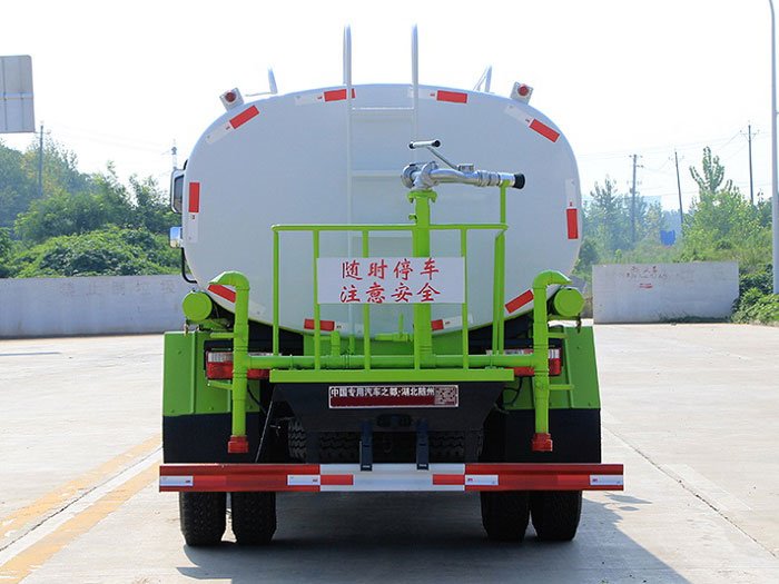 國(guó)六東風(fēng)大福瑞卡9.2噸灑水車