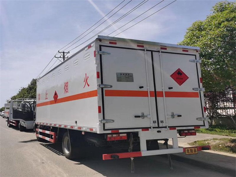 危險(xiǎn)品運(yùn)輸車買保險(xiǎn)需要多少錢