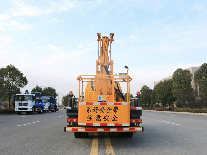 國六13.5米凱馬藍(lán)牌高空作業(yè)車