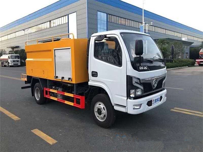 東風(fēng)福瑞卡藍(lán)牌高壓清洗車(chē)環(huán)衛(wèi)小能手
