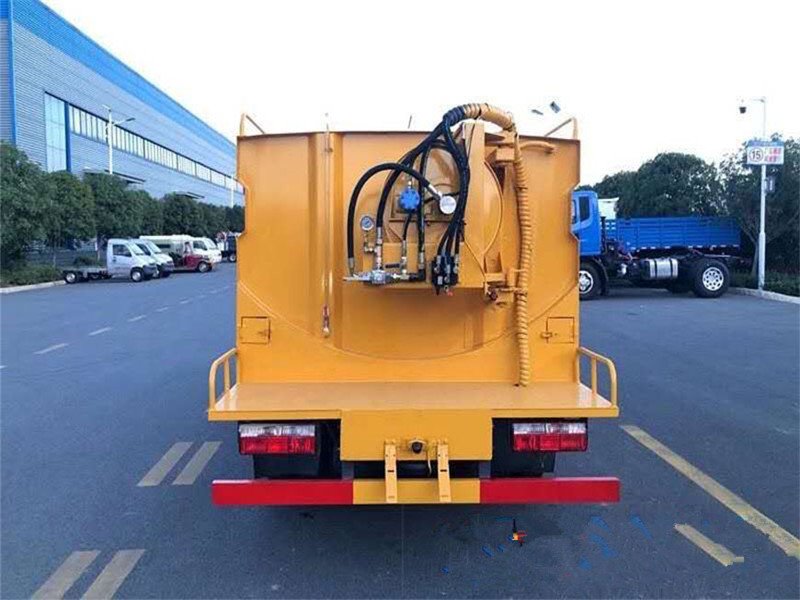 東風(fēng)福瑞卡藍(lán)牌高壓清洗車(chē)環(huán)衛(wèi)小能手