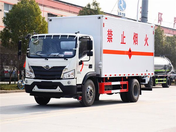 國(guó)六福田瑞沃5.2米腐蝕性物品廂式運(yùn)輸車(chē)廠(chǎng)家直銷(xiāo)