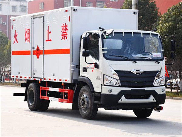 國(guó)六福田瑞沃5.2米腐蝕性物品廂式運(yùn)輸車(chē)廠(chǎng)家直銷(xiāo)