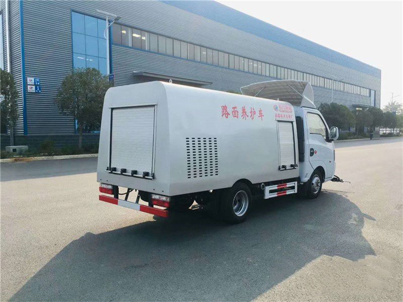 國(guó)六東風(fēng)途逸路面養(yǎng)護(hù)車(chē)-小巧型